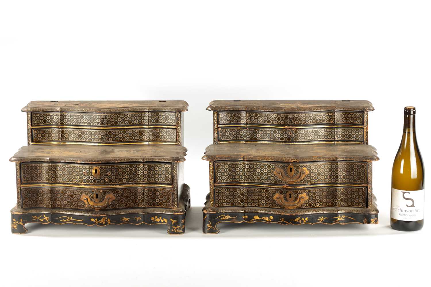 A PAIR OF 19TH CENTURY LACQUERWORK MIRROR BASES - Image 2 of 10