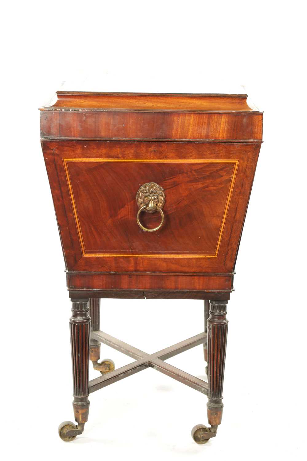 A REGENCY INLAID MAHOGANY CELLARETTE ON TAPERED FLUTED LEGS IN THE MANNER OF GILLOWS - Image 12 of 12
