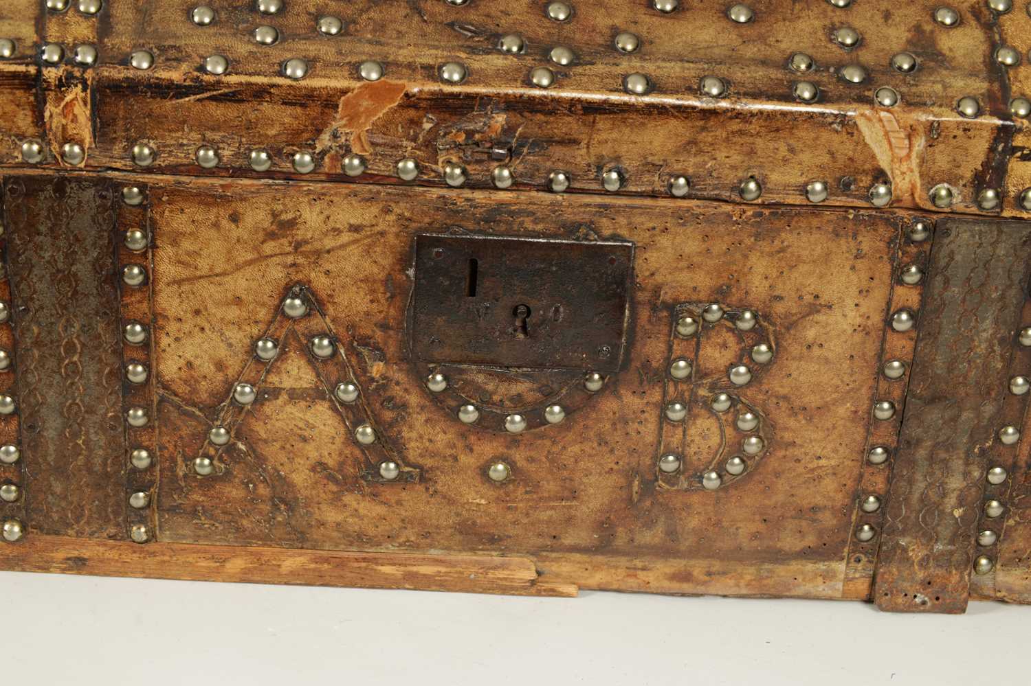 A 17TH CENTURY DOME TOP STUDDED LEATHER TRUNK - Image 7 of 14