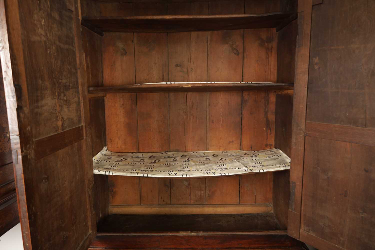 AN EARLY 18TH CENTURY JOINED OAK WELSH CUPBOARD - Image 9 of 12