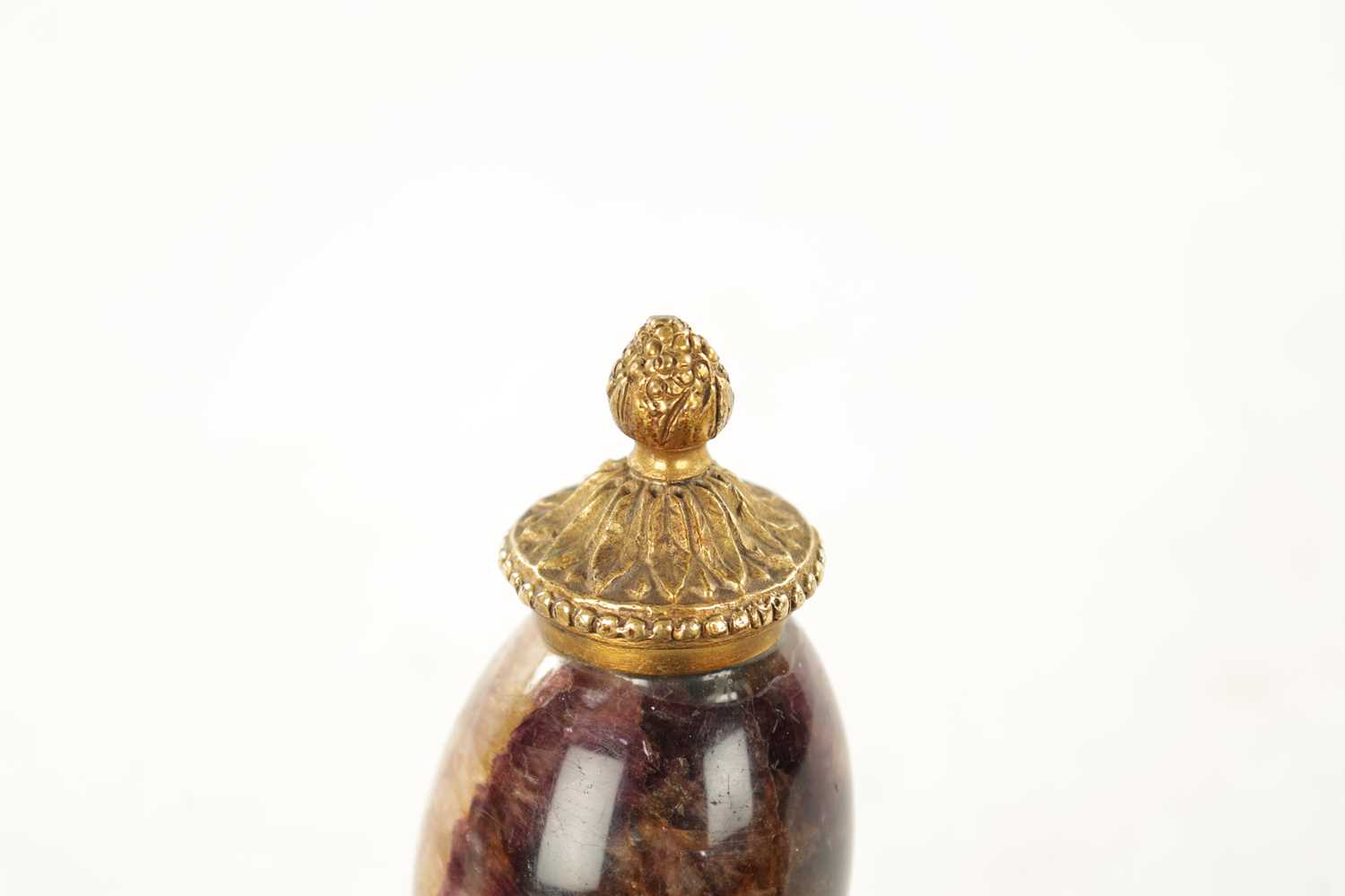 A 19TH CENTURY ORMOLU MOUNTED BLUE JOHN URN - Image 4 of 8