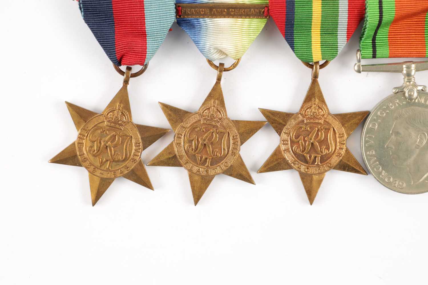 A GROUP OF FIVE WW2 MEDALS - Image 2 of 5