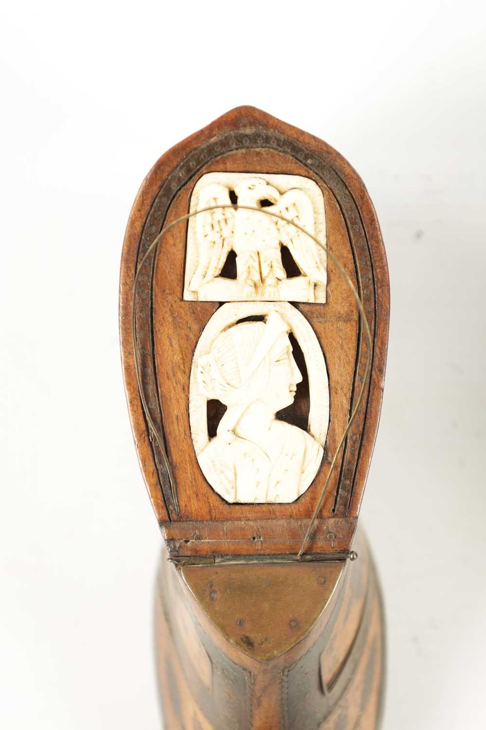 A PAIR OF EARLY 19TH CENTURY EUROPEAN ‘SHOE’ SNUFF BOXES - Image 2 of 8