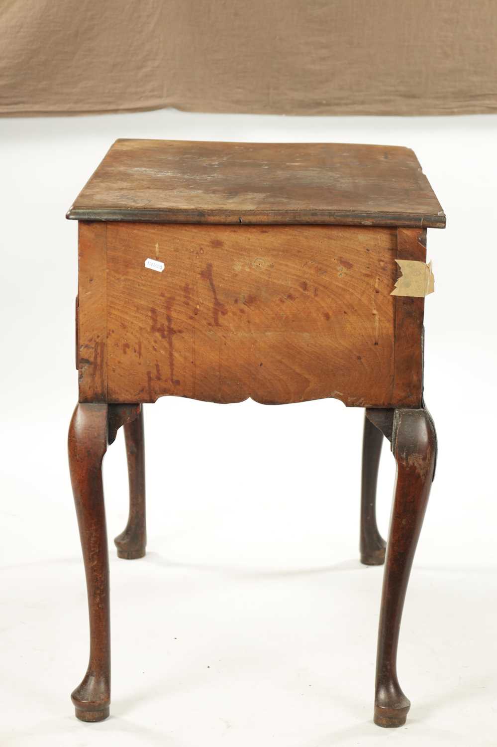 A MID 18TH CENTURY MAHOGANY LOWBOY - Image 8 of 10