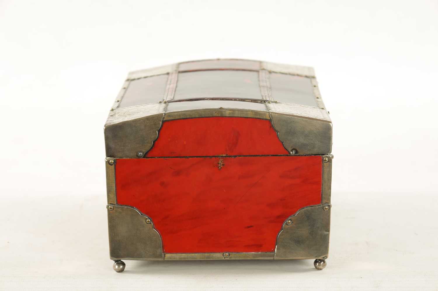 AN EARLY 18TH CENTURY CONTINENTAL TORTOISESHELL AND SILVER METAL BOX - Image 8 of 8
