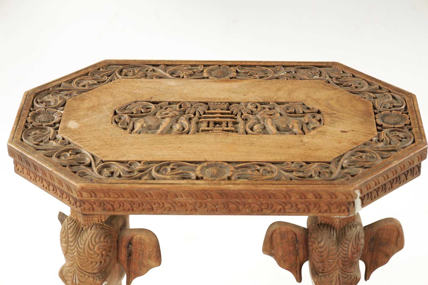 A 19TH CENTURY CARVED HARDWOOD INDIAN OCCASIONAL TABLE - Image 4 of 8