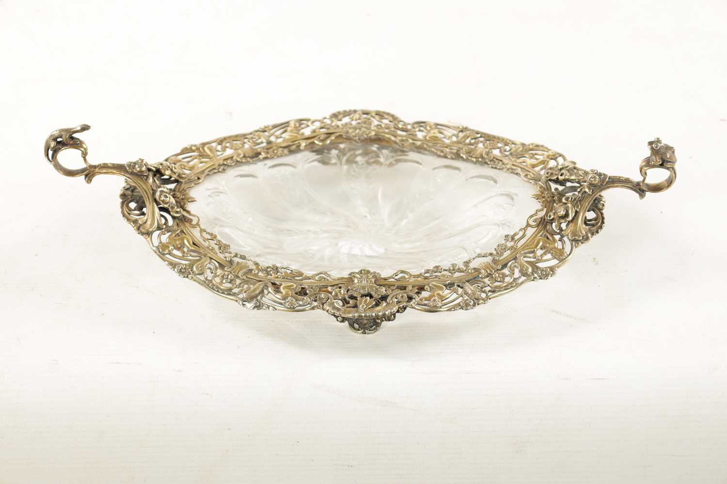 AN EARLY 20TH CENTURY GILT CAST SILVER TWO-HANDLED SHALLOW DISH - Image 3 of 8