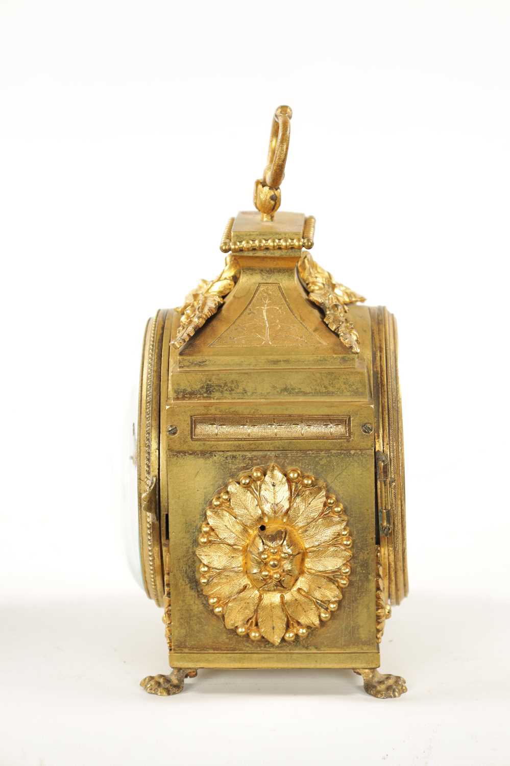 AN EARLY 19TH CENTURY ORMOLU PENDULE D’OFFICIER QUARTER CHIMING MANTEL CLOCK - Image 4 of 8