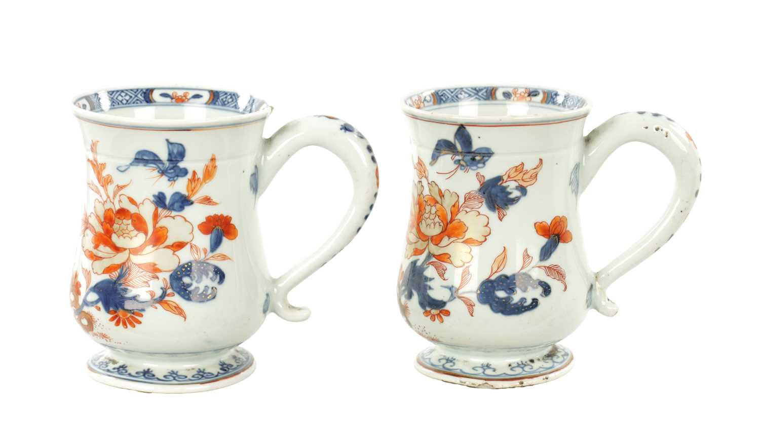 A PAIR OF 18TH CENTURY CHINESE IMARI TANKARDS