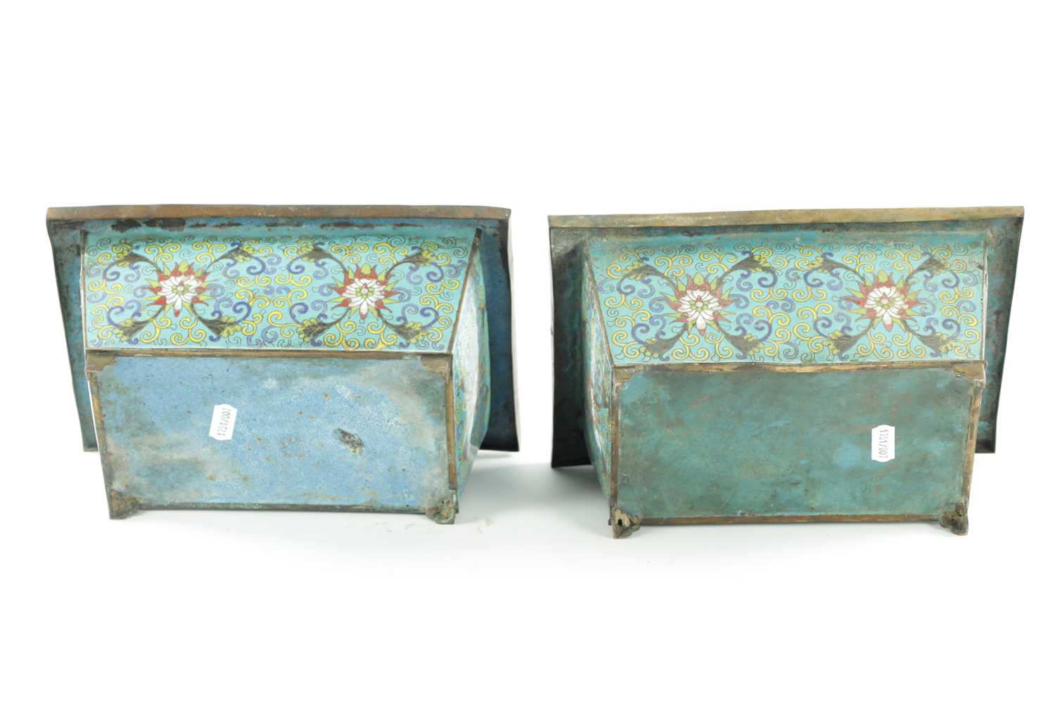 A PAIR OF 19TH CENTURY CHINESE CLOISONNÉ PLANTERS - Image 7 of 8