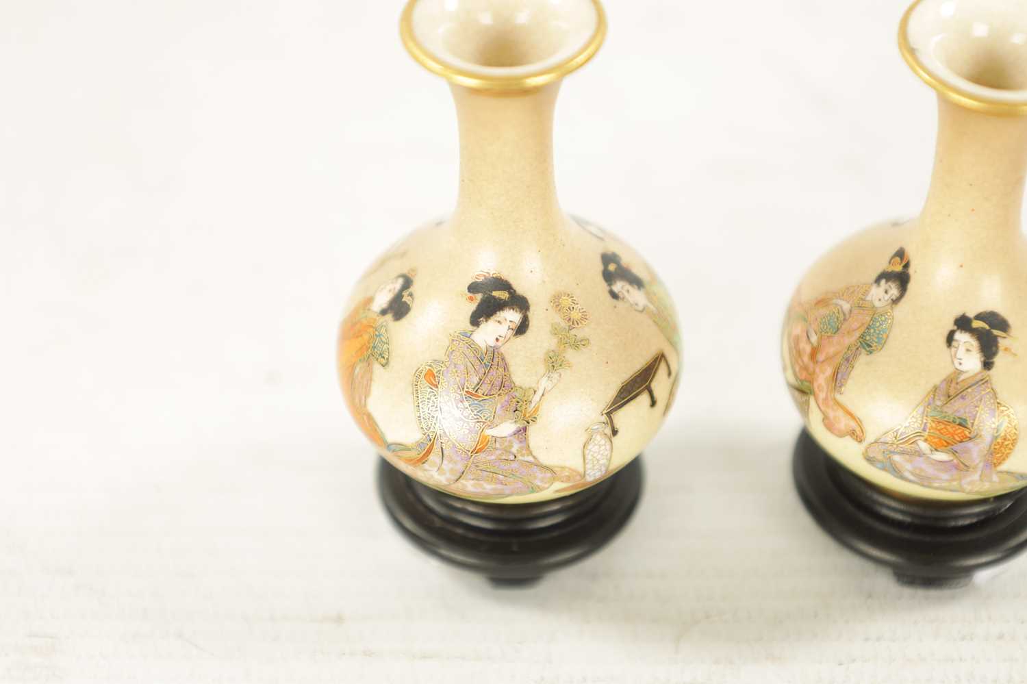 A PAIR OF FINE JAPANESE MEIJI PERIOD SATSUMA MINIATURE BOTTLE VASES - Image 4 of 7