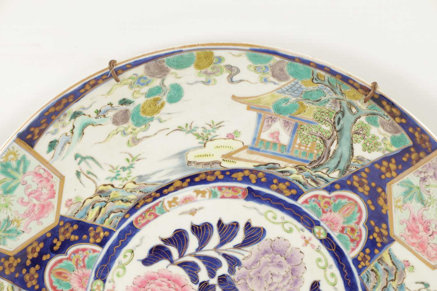 A JAPANESE MIEJI PERIOD PORCELAIN CHARGER - Image 4 of 6