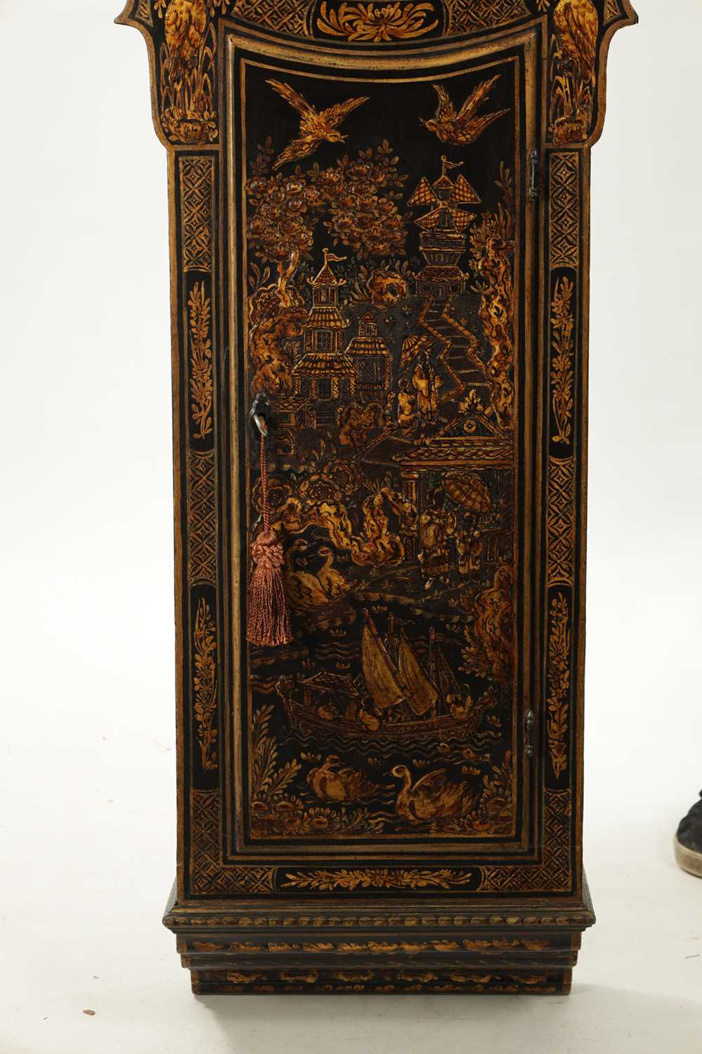 WILSON, PETERBOROUGH. A GEORGE III LACQUERED CHINOISERIE STRIKING TAVERN CLOCK - Image 2 of 10