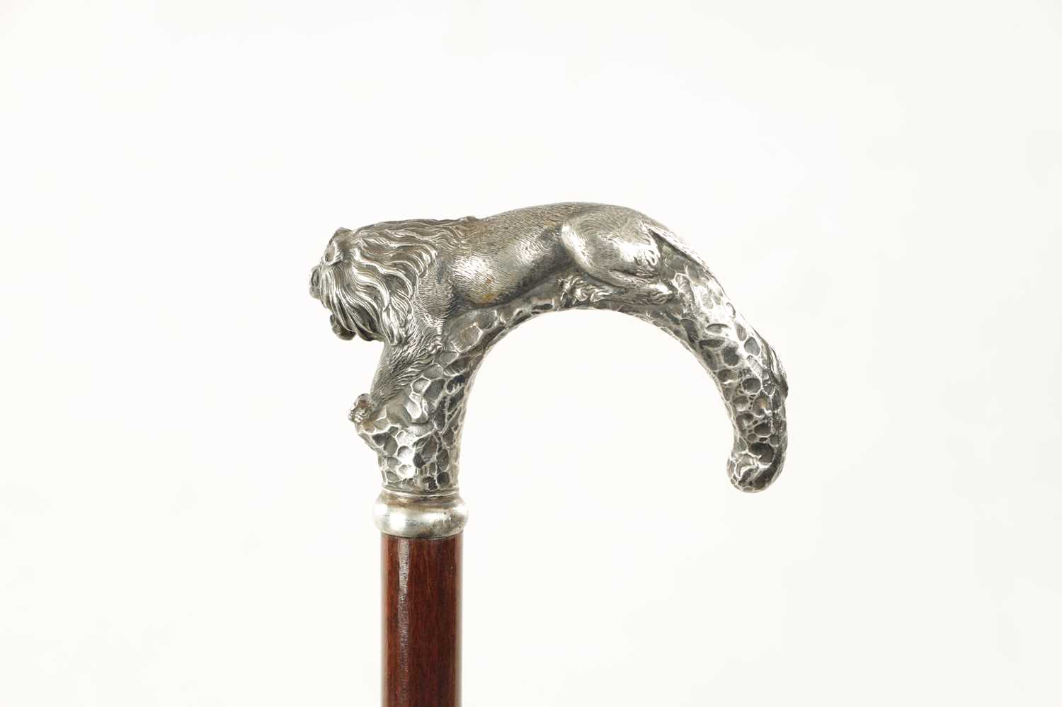 A LATE 19TH CENTURY SILVER TOPPED WALKING STICK MODELLED AS A PROWLING LION - Image 3 of 7