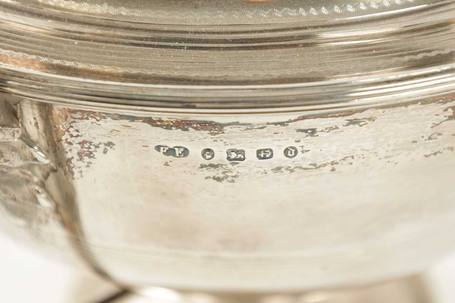 A LARGE LATE 19TH CENTURY SILVER SOUP TUREEN - Image 6 of 6