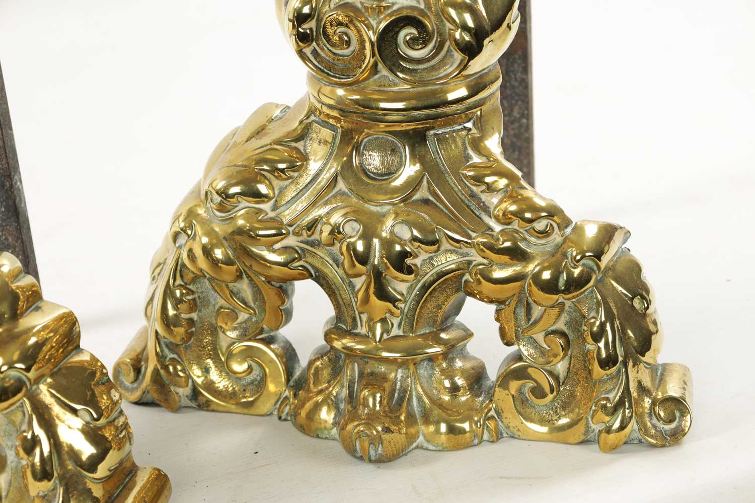A PAIR OF 19TH CENTURY BRASS AND IRON FIRE DOGS OF LARGE SIZE - Image 7 of 8