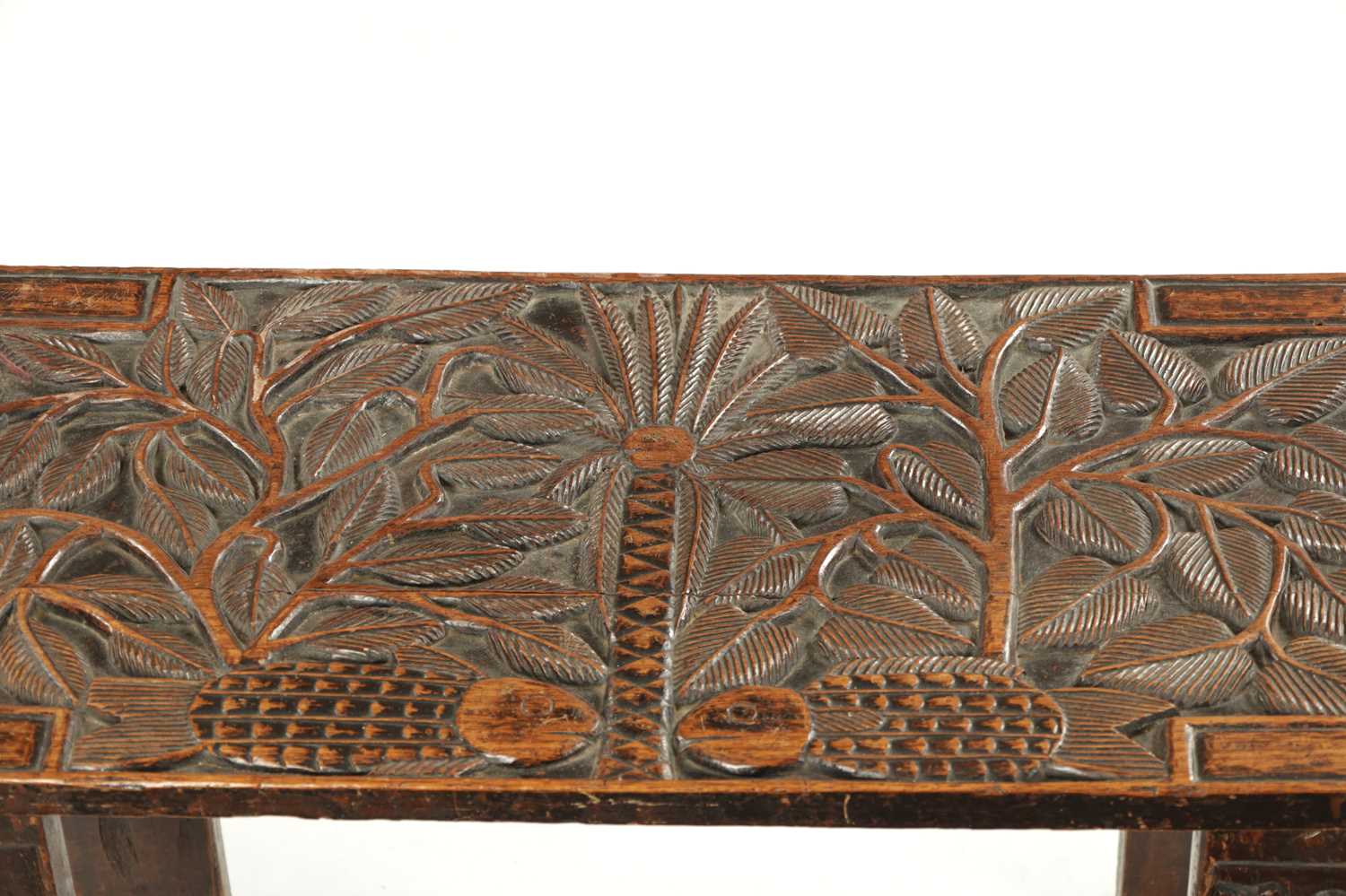 A CARVED HARDWOOD ASHANTI NATIVE OCCASIONAL TABLE - Image 3 of 8