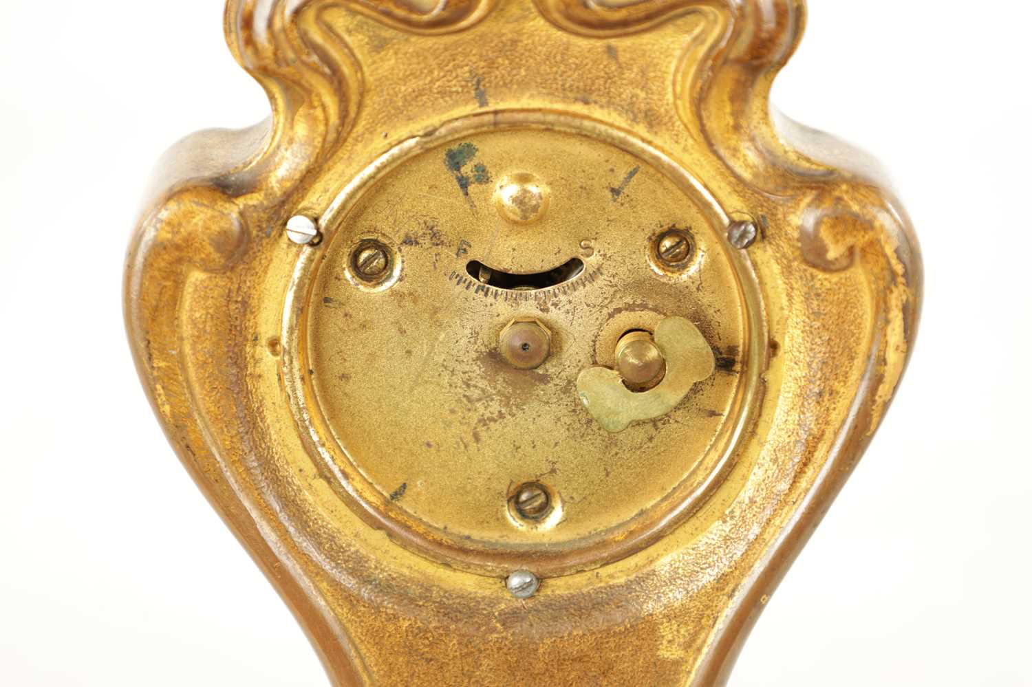 A GILT BRONZE ART NOUVEAU MANTEL CLOCK - Image 8 of 8