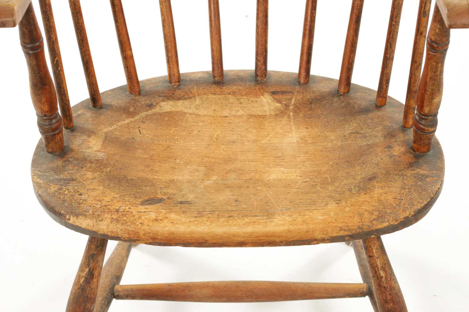 A 19TH CENTURY AMERICAN PRIMITIVE STICK BACK WINDSOR CHAIR - Image 5 of 10