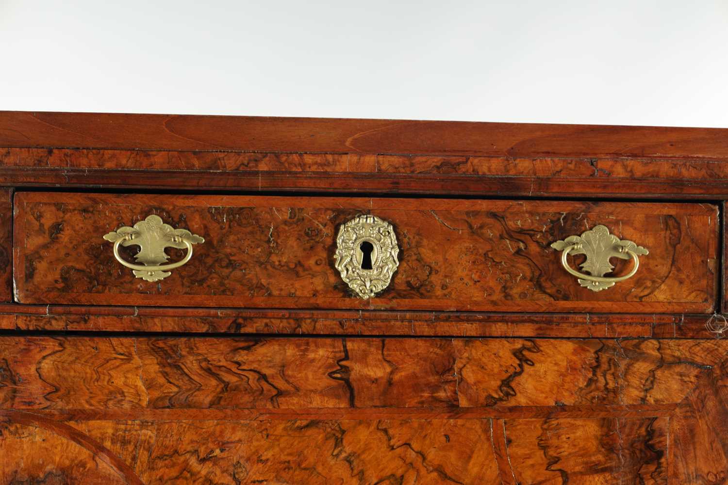 A WILLIAM AND MARY CROSS-BANDED AND GEOMETRICALLY INLAID FIGURED WALNUT CABINET ON CHEST - Image 2 of 7