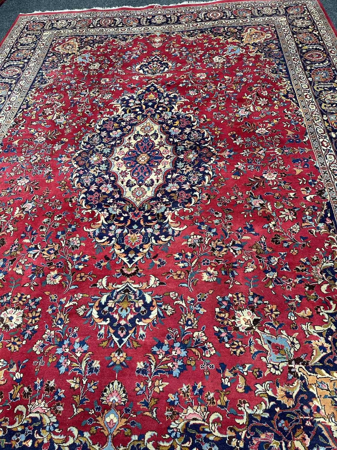 A LARGE EASTERN RUG - Image 3 of 3