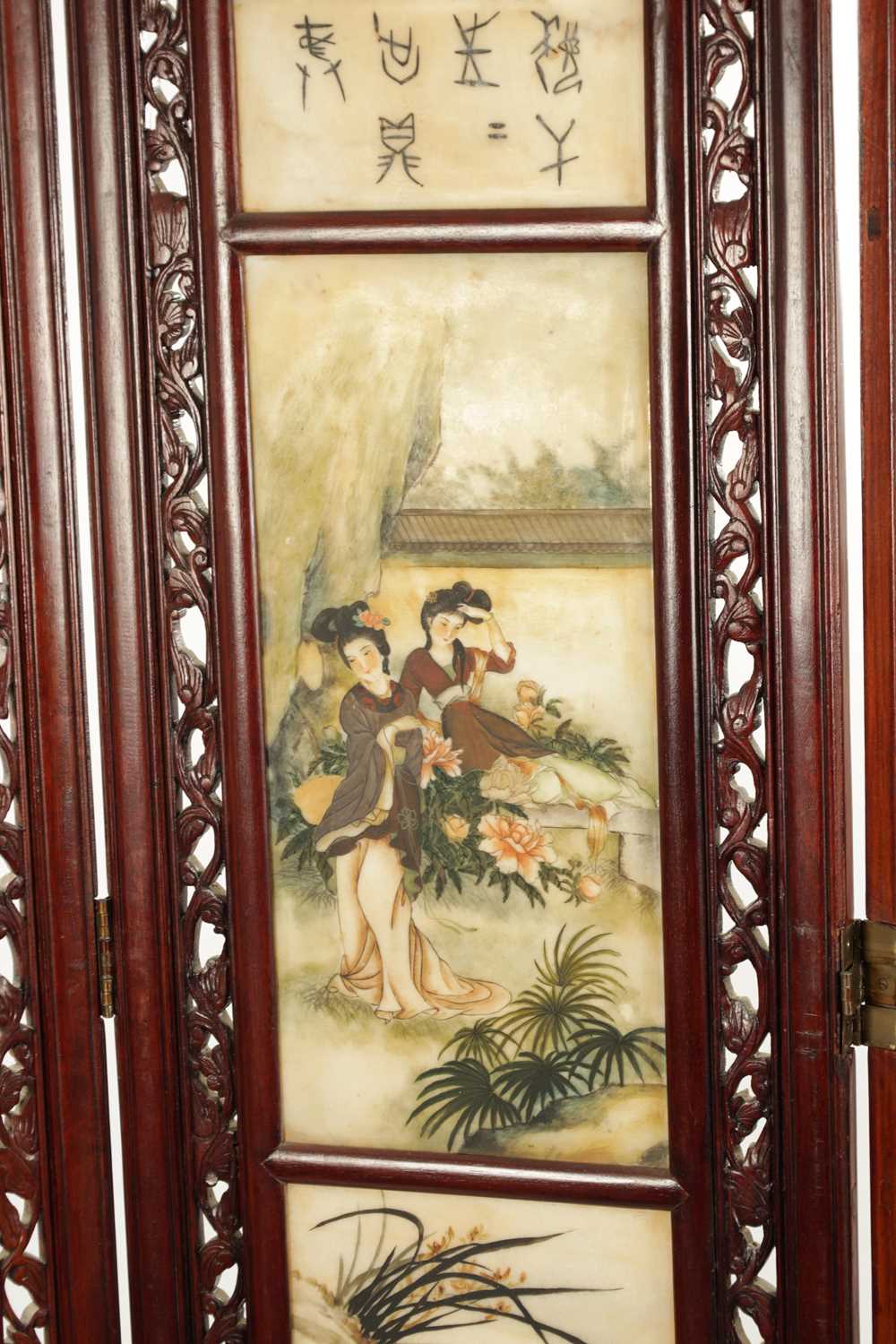 AN EARLY 20TH CENTURY CHINESE FOUR-SECTION FOLDING SCREEN - Image 5 of 10