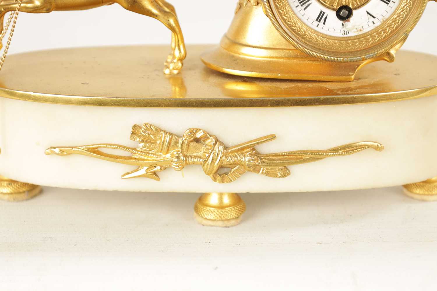 A LATE 19TH CENTURY FRENCH ORMOLU AND MARBLE MANTEL CLOCK - Image 4 of 8