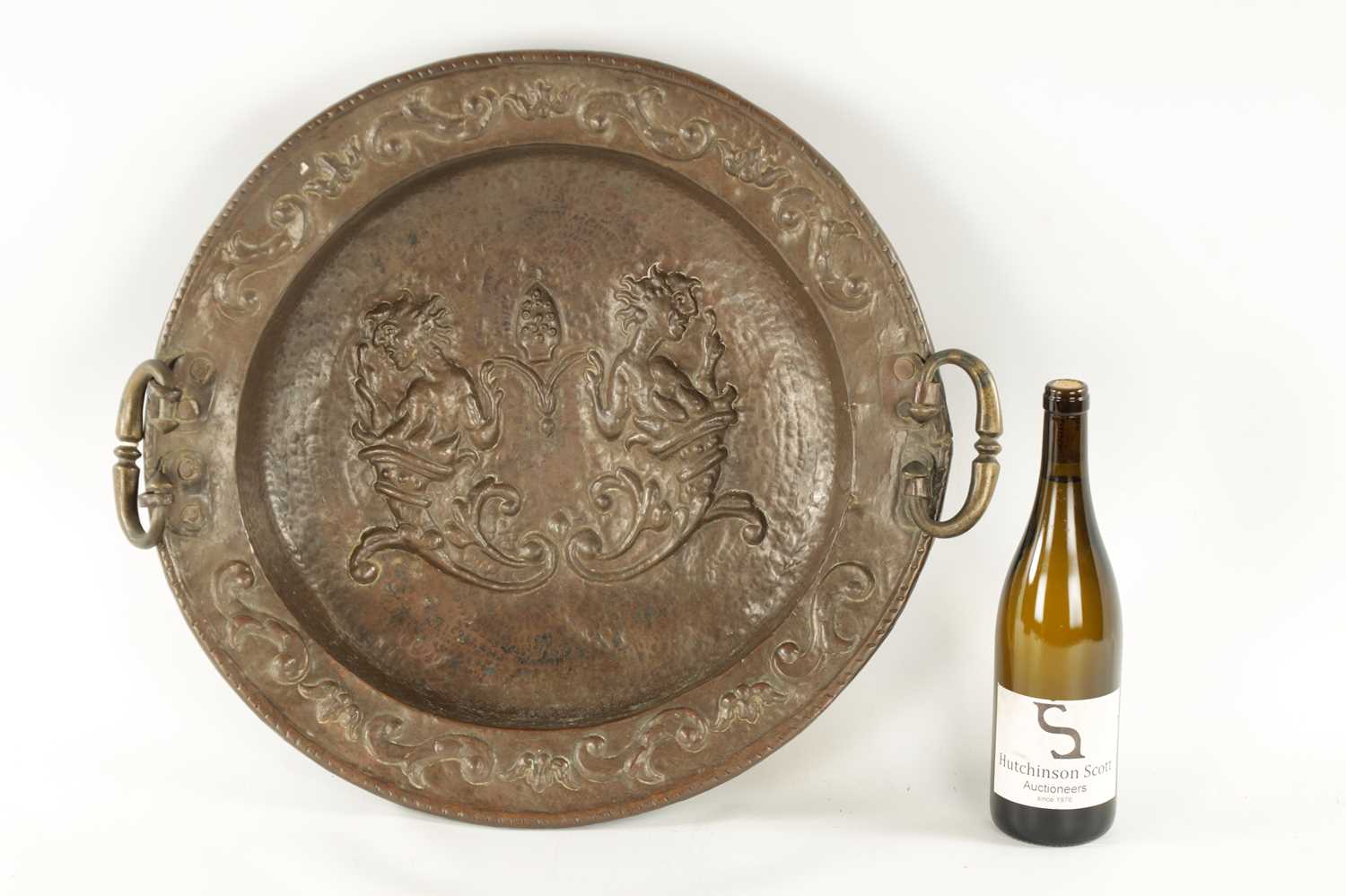 AN EARLY 18TH CENTURY SPANISH EMBOSSED BRASS TWO HANDLED DISH - Image 2 of 8