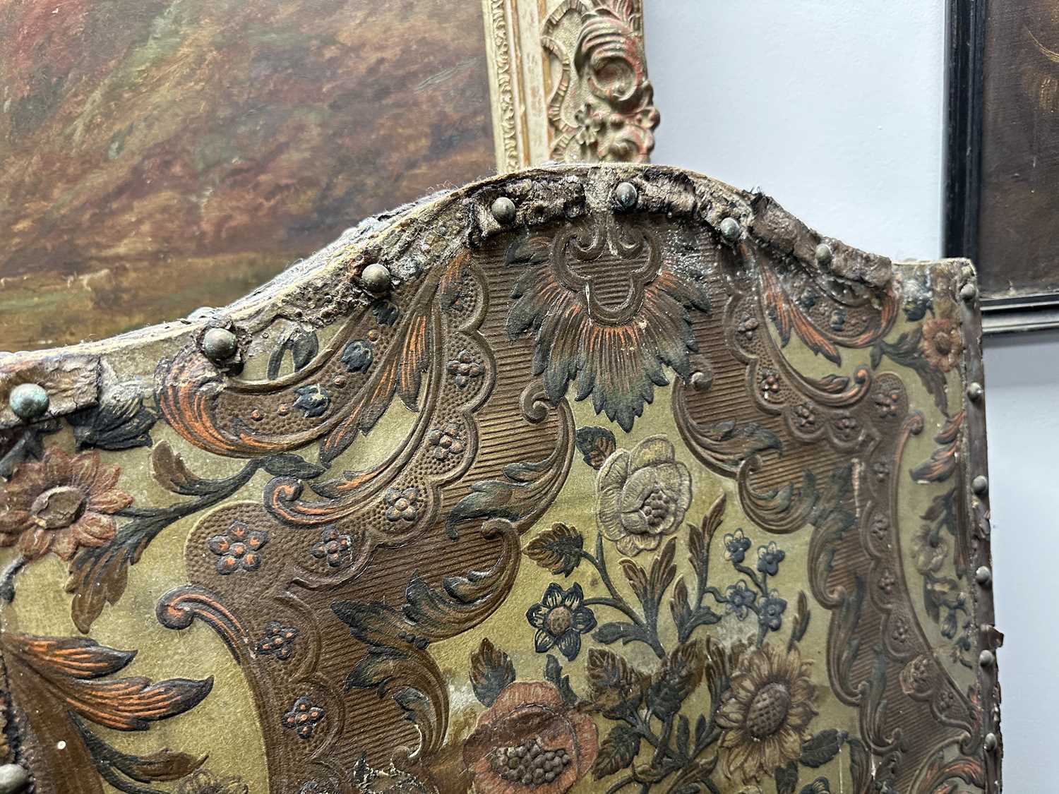 A 19TH CENTURY EMBOSSED LEATHER FOLDING SCREEN - Image 10 of 18