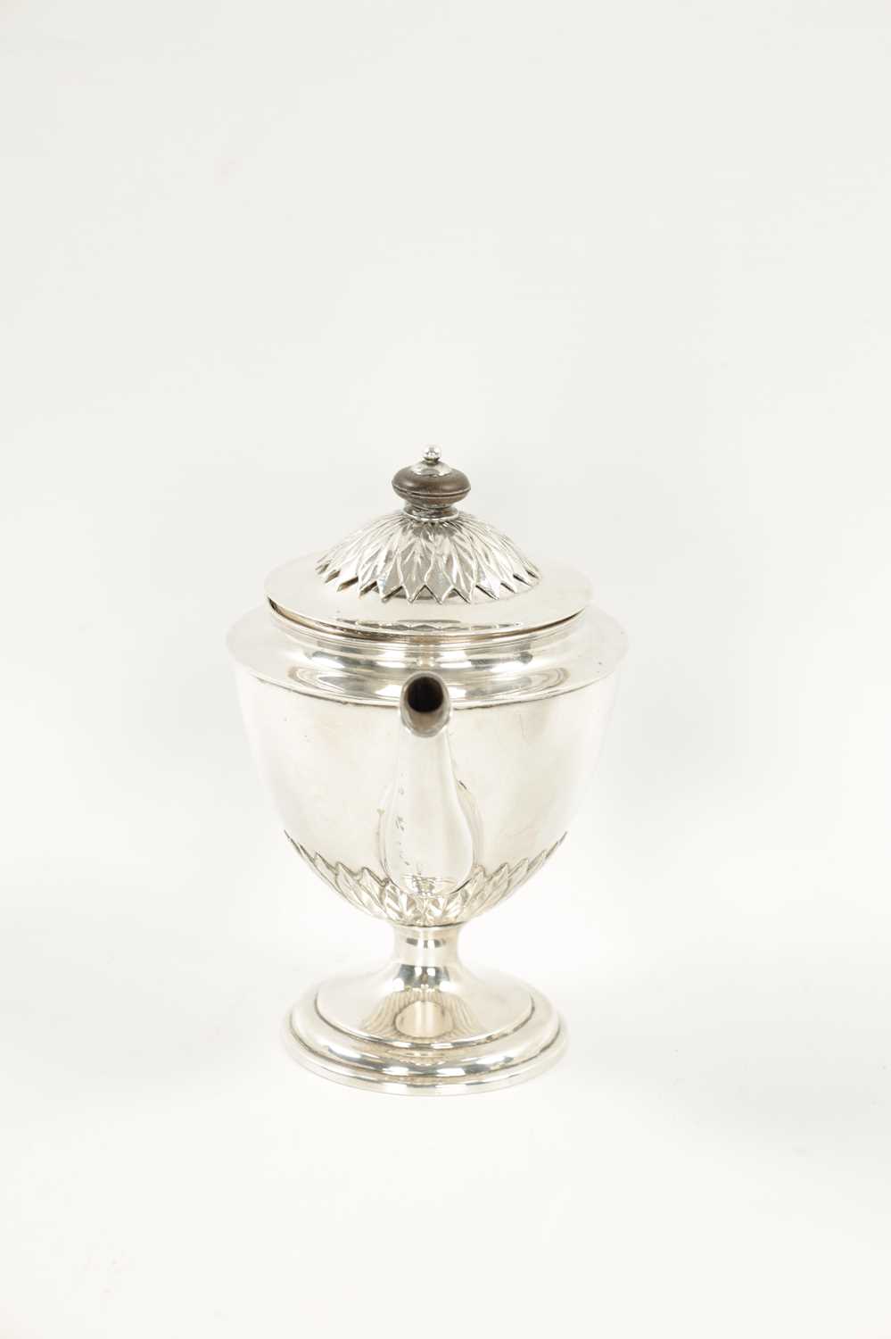 AN EARLY 19TH CENTURY CONTINENTAL SILVER TEAPOT - POSSIBLY BALTIC - Image 8 of 13