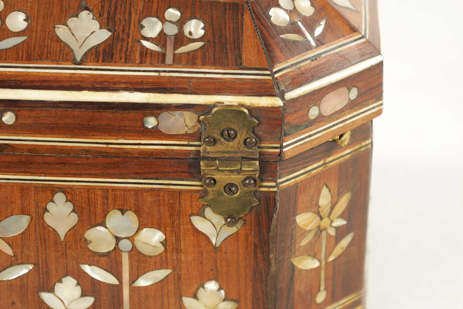 AN EARLY 18TH CENTURY SOUTH AMERICAN MOTHER OF PEARL INLAID BOX - Image 9 of 9