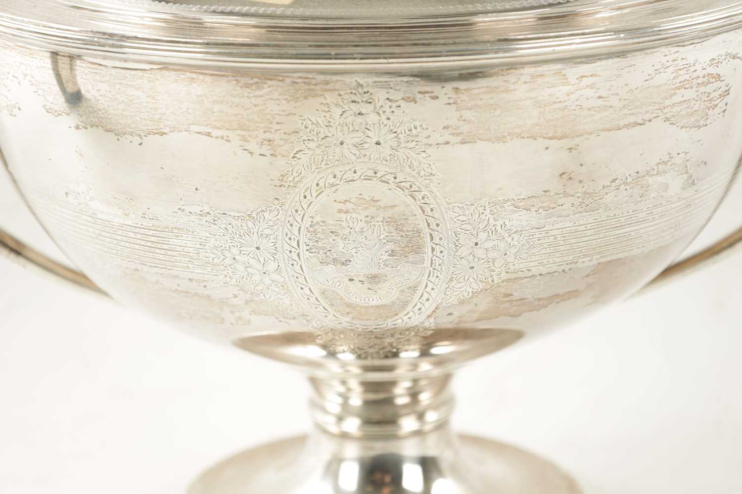 A LARGE LATE 19TH CENTURY SILVER SOUP TUREEN - Image 4 of 6