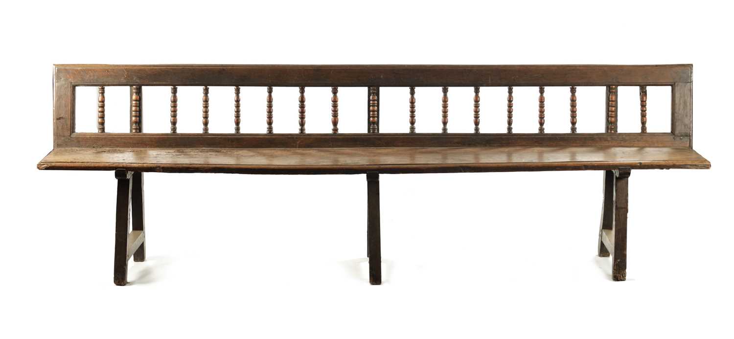 AN EARLY 18TH CENTURY OAK SPINDLE BACK BENCH