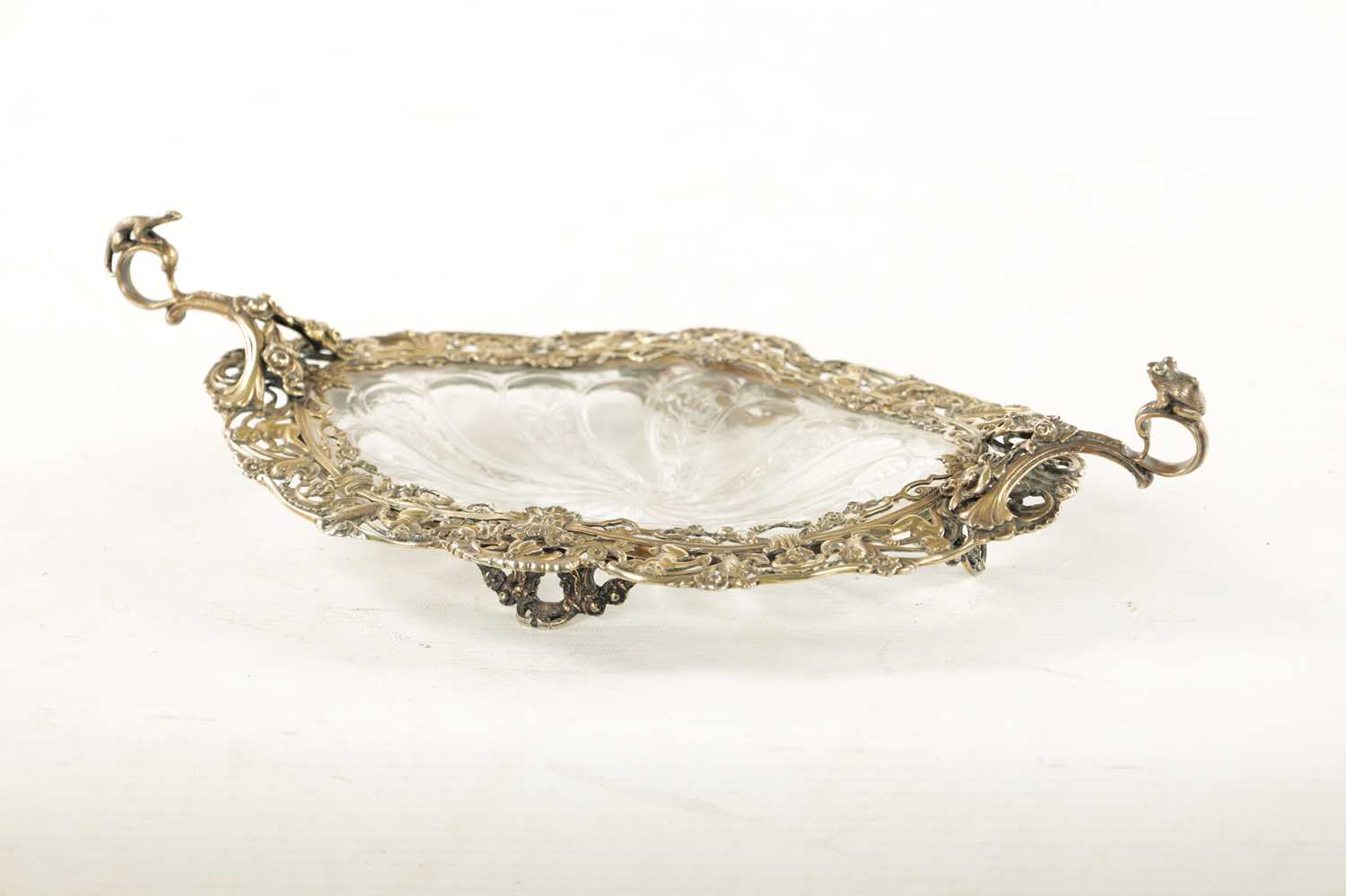 AN EARLY 20TH CENTURY GILT CAST SILVER TWO-HANDLED SHALLOW DISH - Image 2 of 8