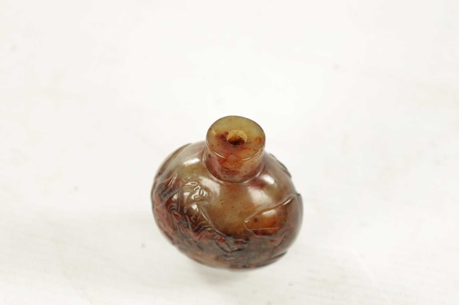 A CHINESE CARVED RUSSET JADE SNUFF BOTTLE - Image 4 of 18