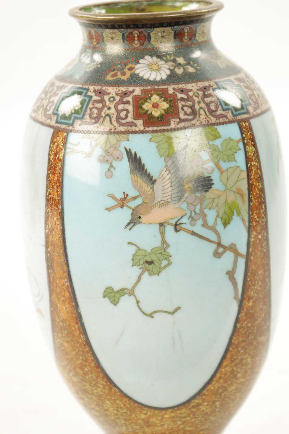 A FINE JAPANESE MEIJI PERIOD CLOISONNE VASE - Image 5 of 14