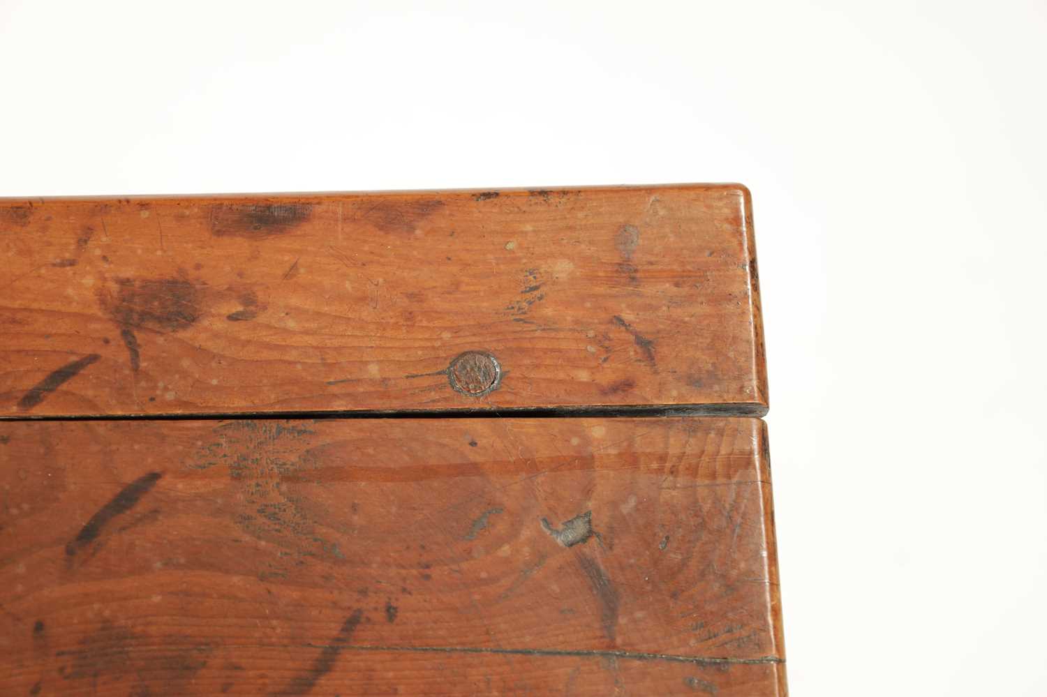 AN EARLY 18TH CENTURY YEW WOOD SIDE TABLE - Image 6 of 7