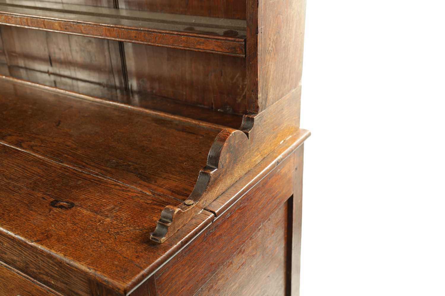 A LATE 18TH CENTURY WELSH OAK DRESSER AND RACK - Image 6 of 10