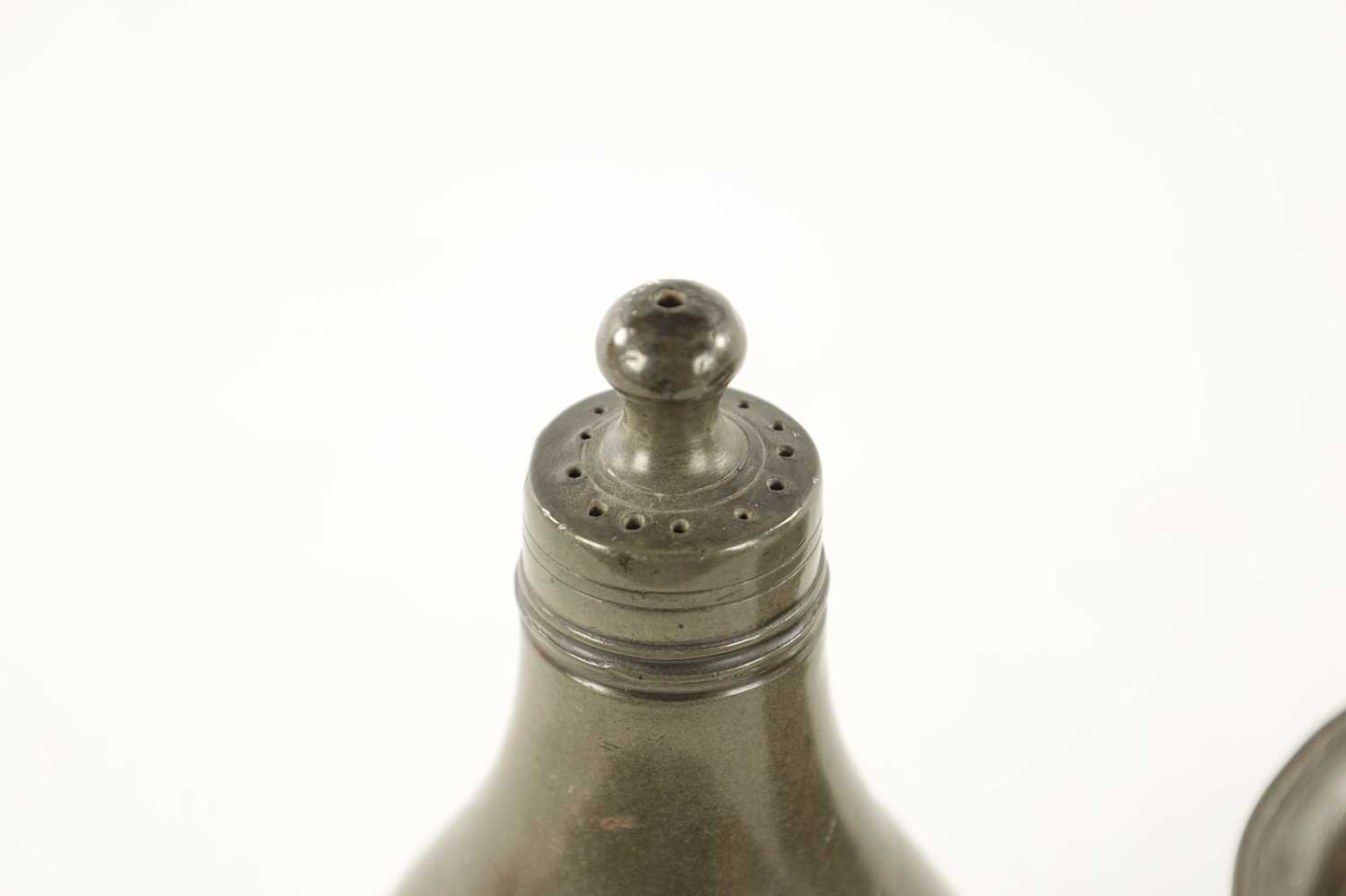 THREE PIECES OF 18TH CENTURY PEWTER WARE COMPRISING A WIG POWDER, A MINIATURE TANKARD AND SALT - Image 5 of 8