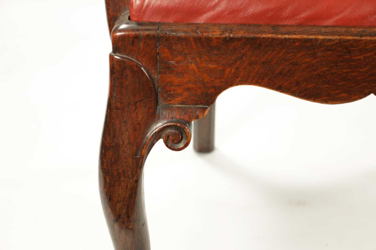 A PAIR OF GEORGE II STYLE ELM OPEN ARMCHAIRS - Image 5 of 8
