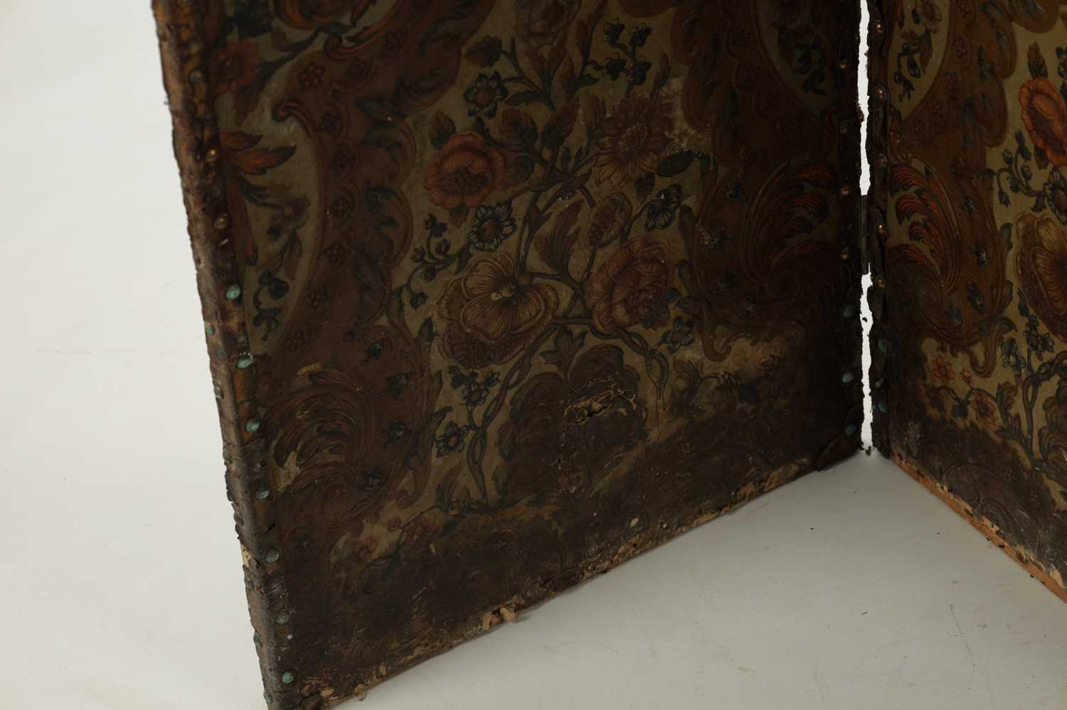 A 19TH CENTURY EMBOSSED LEATHER FOLDING SCREEN - Image 7 of 18