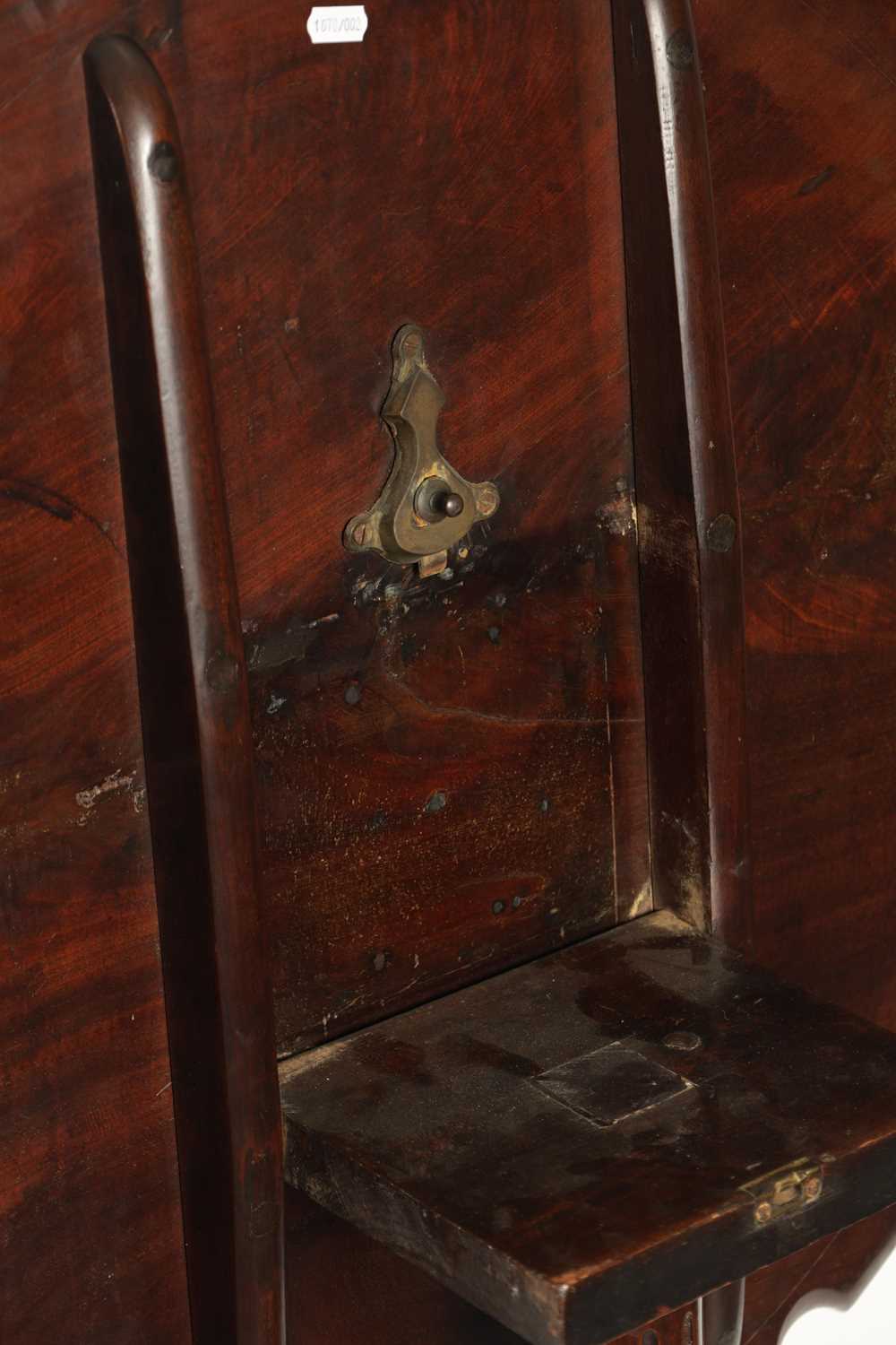 AN EARLY 19TH CENTURY MAHOGANY TILT TOP TABLE - Image 8 of 8
