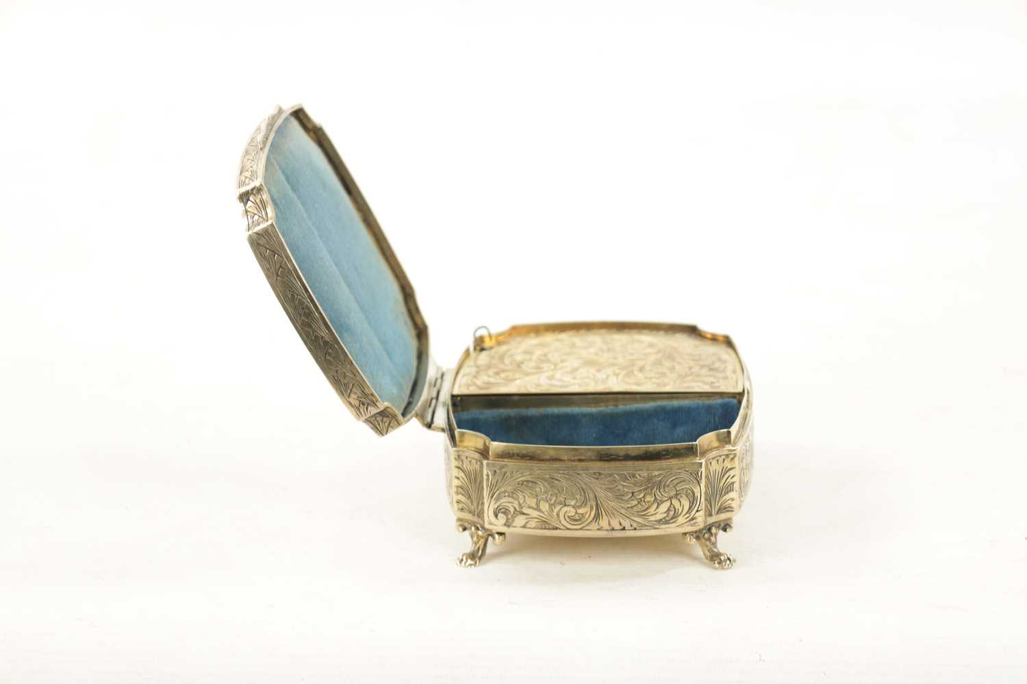 A FINE 19TH CENTURY ITALIAN SILVER AND ENAMEL MUSIC BOX - Image 6 of 7