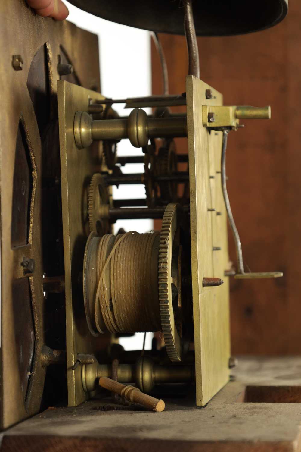 GEROGE CLOUGH, AN EARLY 18TH CENTURY 10” BRASS DIAL EIGHT-DAY YEW WOOD LONGCASE CLOCK - Image 5 of 6