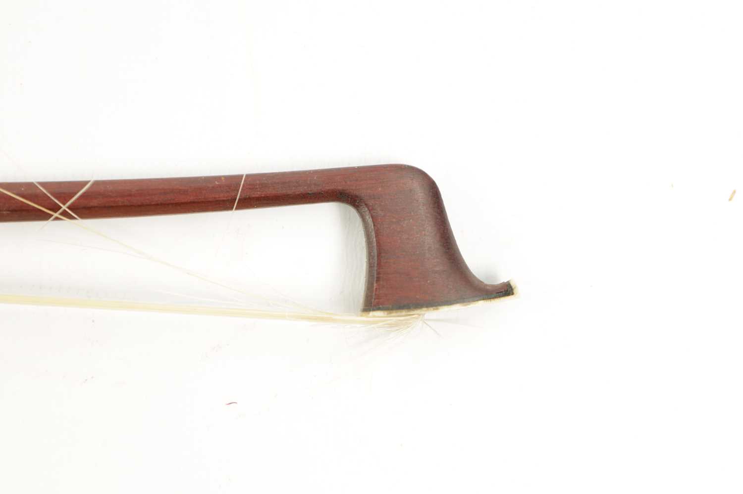 AN OLD VIOLIN BOW SIGNED G. VOLLENS, NEUSTRADT. - Image 6 of 8