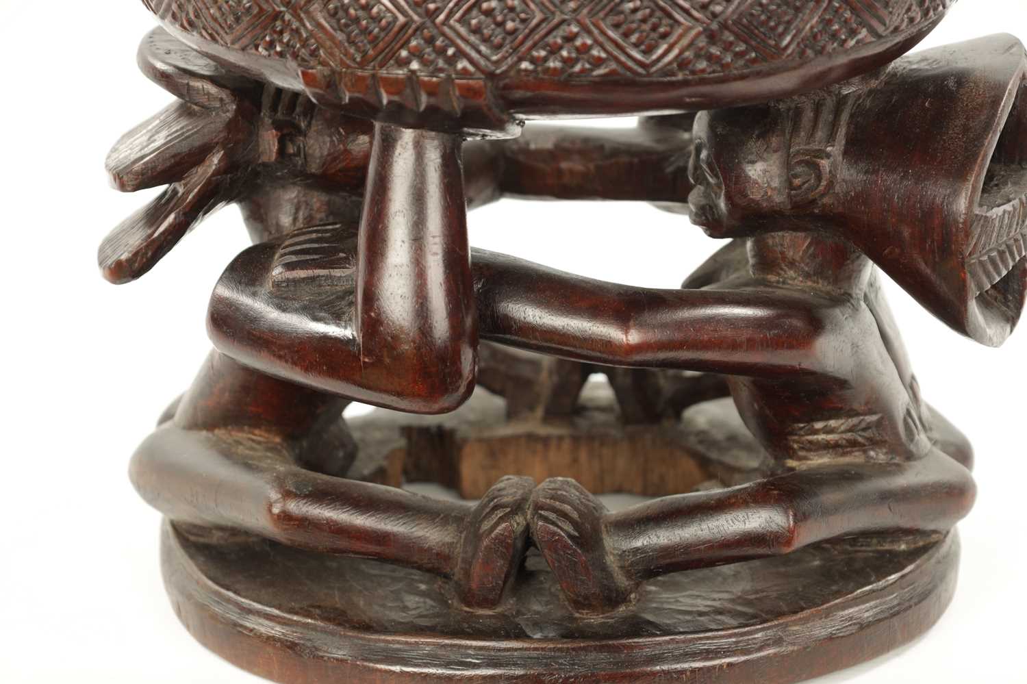 A CARVED HARDWOOD LUBA DUAL DIVINATION LIDDED CUP - Image 3 of 8