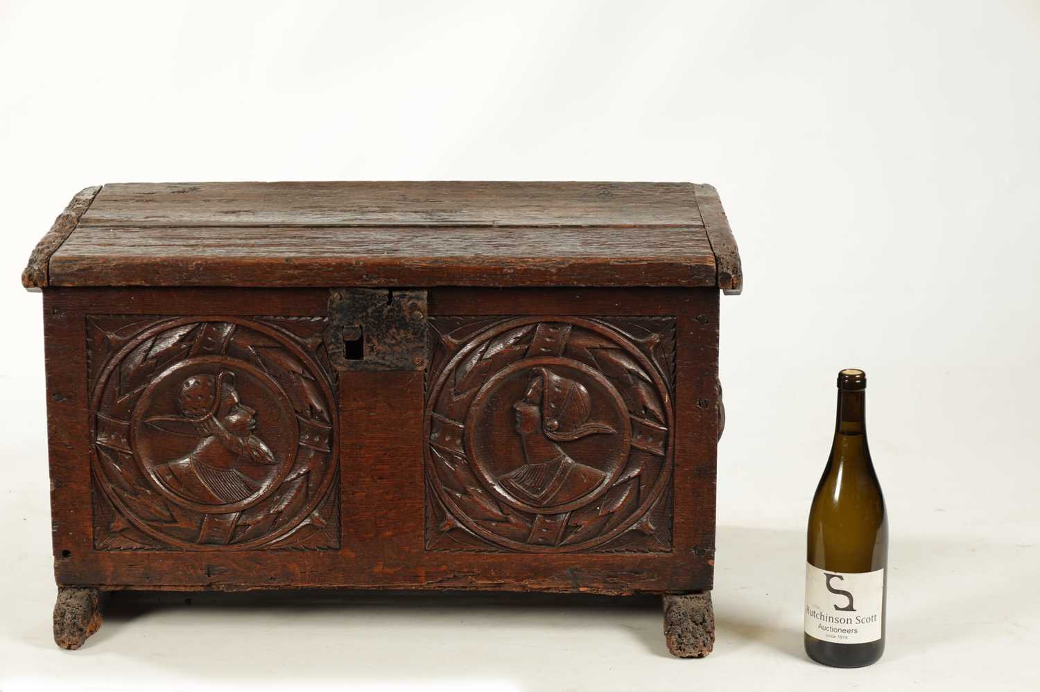 A RARE 16TH CENTURY OAK TUDOR PERIOD COFFER OF SMALL SIZE - Image 2 of 10