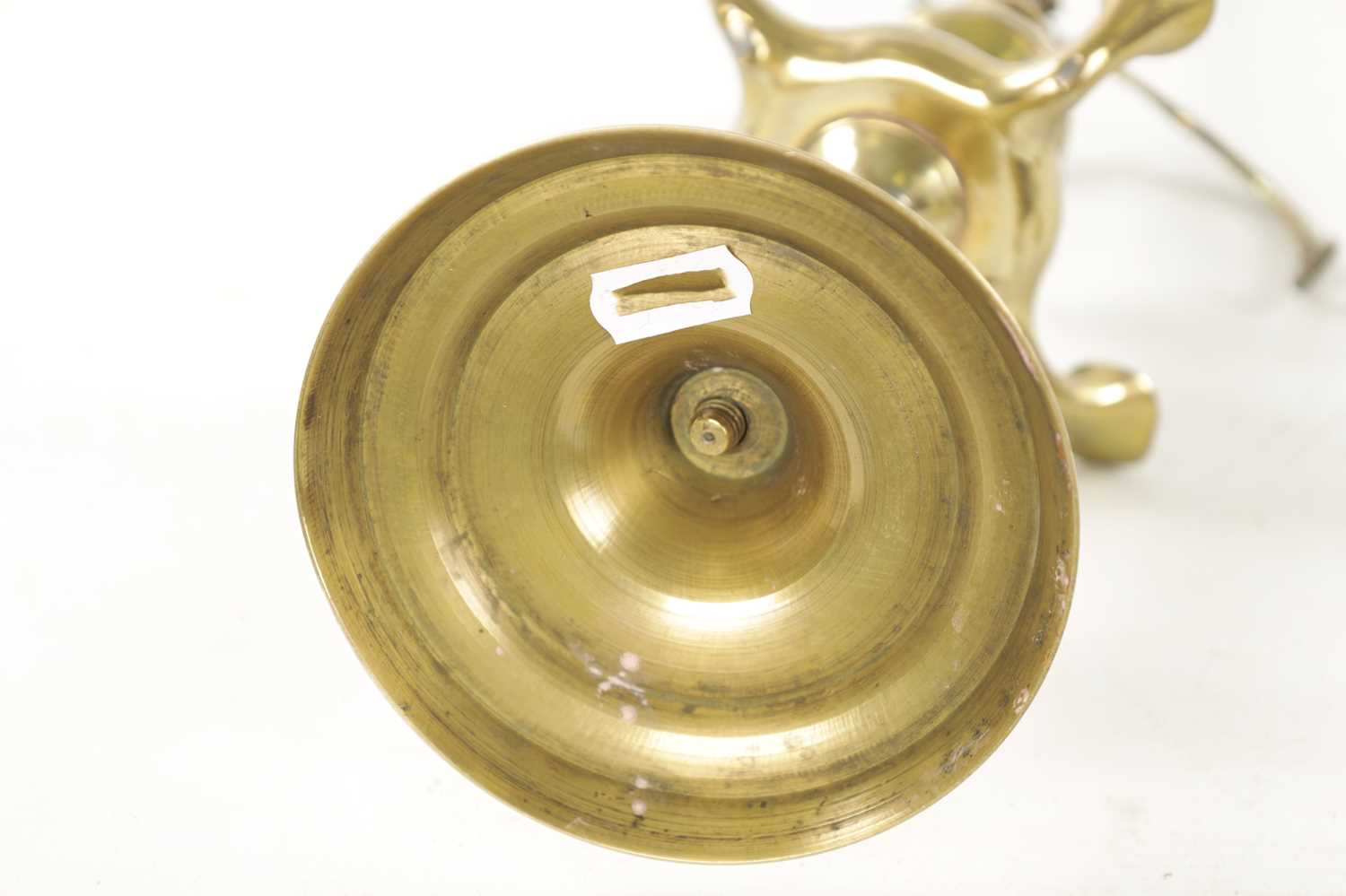 A PAIR OF LATE 19TH CENTURY BRASS OIL LAMPS - Image 7 of 7