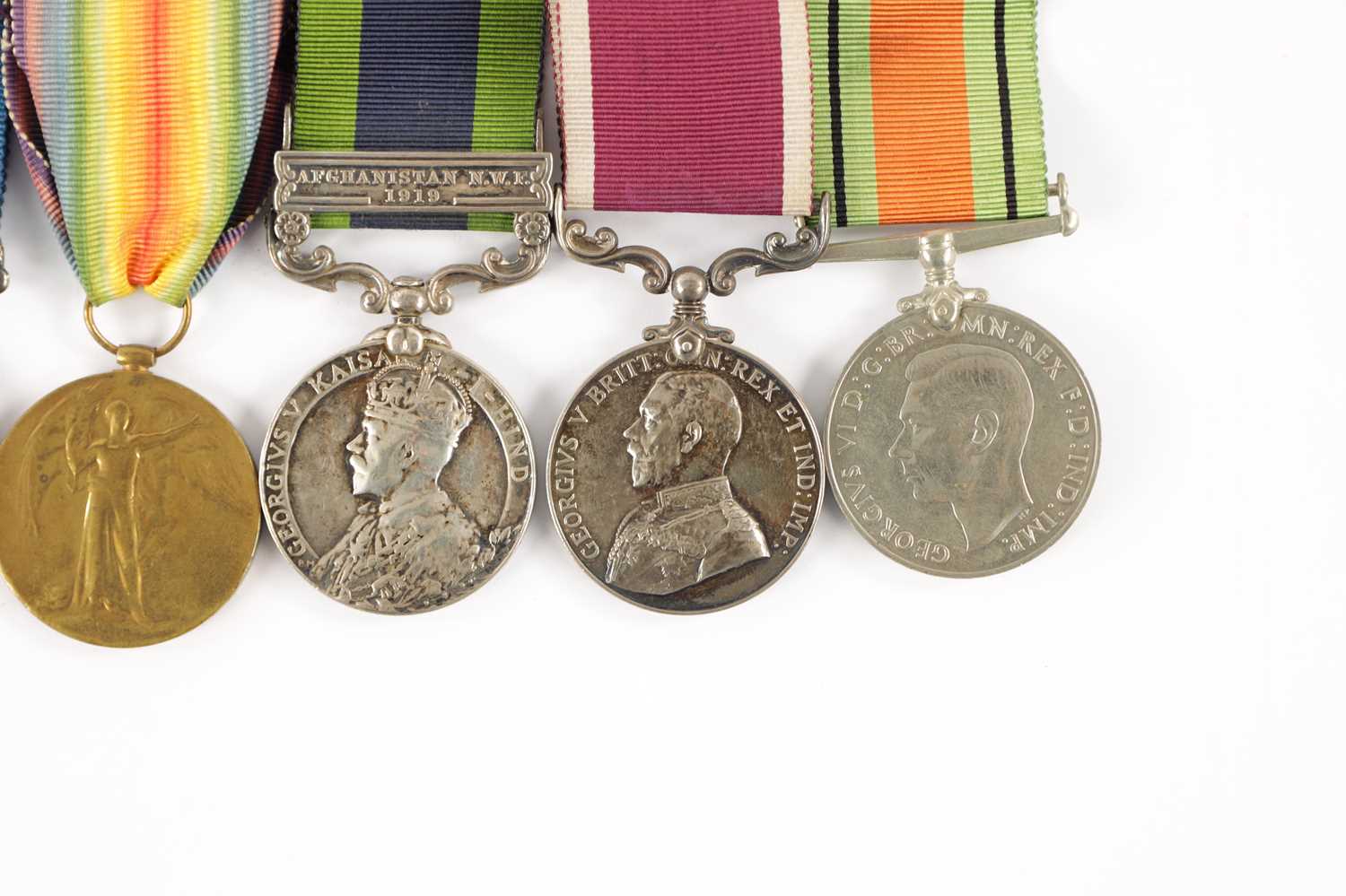 A GROUP OF SIX WW1 MEDALS - Image 3 of 6