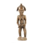 AN ANTIQUE NATIVE CARVED HARDWOOD FIGURE OF LADY WITH CHILD